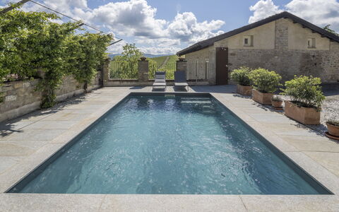 Arpusè, Relax nelle Langhe - Barolo, with Pool: Svømmepøl, Kompositmateriale, Water Feature, Flise, Flise