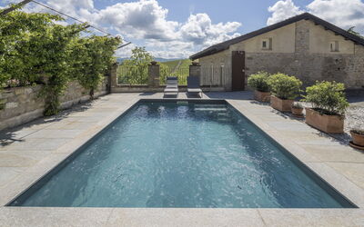 Arpusè, Relax nelle Langhe - Barolo, with Pool: Svømmepøl, Kompositmateriale, Water Feature, Flise, Flise
