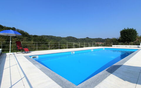 La Casa Dei Nonni, House With Private Pool, Torino: Vand, Himmel, Bygning, Ejendom, Svømmepøl, Azure, Rektangel, Træ, Hus, Udendørs Møbler
