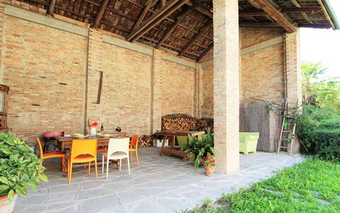 La Casa Dei Nonni, House With Private Pool, Torino: Plante, Bord, Ejendom, Møbel, Blomsterkrukke, Træ, Stol, Indretning, Bygning, Udendørs Møbler