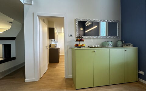 Villapronti: Cabinetry, Countertop, Bygning, Indretning, Træ, Gulvbelægning, Etage, Køkken, Stueplante, Hårdttræ