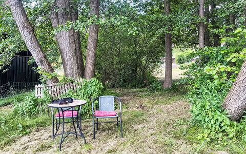 Am Pälitzsee: Himmel, Plante, Bygning, Vindue, Træ, Træ, Land Lot, Sommerhus, Hus, Landskab