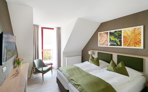 Beech Resort Plauer See: Himmel, Plante, Bygning, Vindue, Træ, Træ, Land Lot, Sommerhus, Hus, Landskab