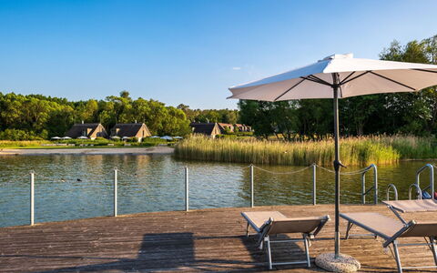 Beech Resort Plauer See: Himmel, Plante, Bygning, Vindue, Træ, Træ, Land Lot, Sommerhus, Hus, Landskab