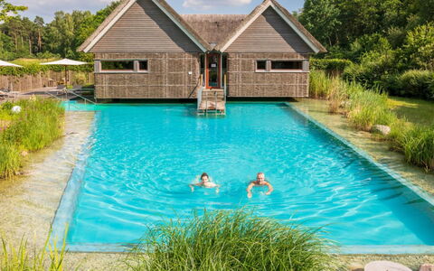 Beech Resort Plauer See: Himmel, Plante, Bygning, Vindue, Træ, Træ, Land Lot, Sommerhus, Hus, Landskab