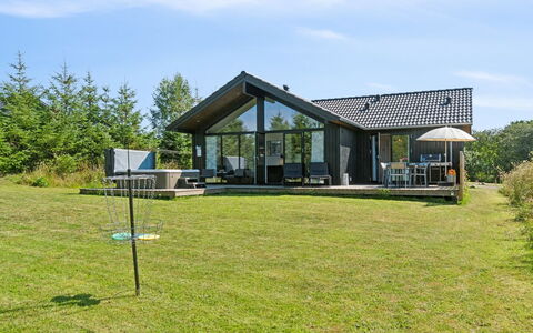 Kristiarn - 1.1Km from the Sea: Møbel, Indretning, Gulvbelægning, Etage, Loft, Værelse, Stol, Bord, Lejlighed, Køkken & Spisebord