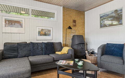 Franja - 120M from the Sea: Træ, Gulvbelægning, Indretning, Couch, Møbel, Etage, Stue, Hjem, Værelse, Loft