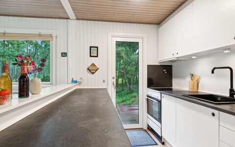 Franja - 120M from the Sea: Træ, Gulvbelægning, Countertop, Køkken, Indretning, Etage, Køkken Apparat, Større Bandage, Møbel, Loft