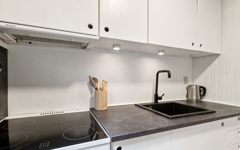 Franja - 120M from the Sea: Køkken, Countertop, Træ, Gulvbelægning, Køkken Apparat, Indretning, Cabinetry, Større Bandage, Etage, Tap