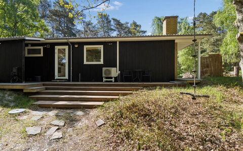 Franja - 120M from the Sea: Træ, Tag, Arkitektur, Hjem, Hus, Sommerhus, Sidespor, Hårdttræ, Hældning, Estate