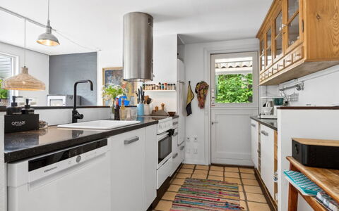 Ivar - 150M from the Sea: Køkken, Køkken Apparat, Countertop, Større Bandage, Gulvbelægning, Cabinetry, Indretning, Husholdningsapparat, Træ, Møbel