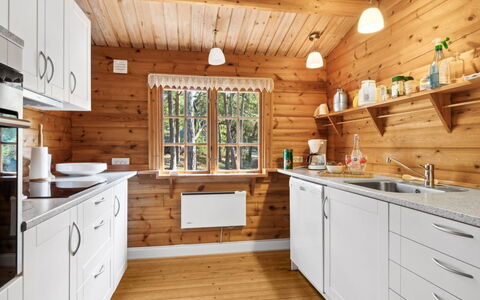 Sonya - 350M from the Sea: Køkken, Træ, Countertop, Køkken Apparat, Cabinetry, Større Bandage, Indretning, Gulvbelægning, Håndvask, Køkkenvask