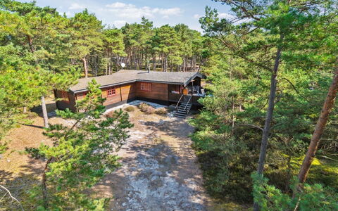 Sonya - 350M from the Sea: Land Lot, Landdistrikt, Sommerhus, Bjælkehytte, Hårdttræ, Trappe, Planke, Garden Bygninger, Sti