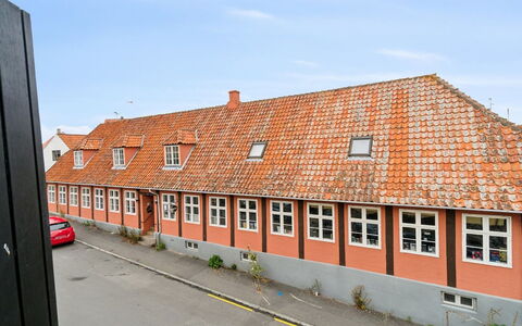 Vivina - 200M from the Sea: Træ, Tag, Arkitektur, Hjem, Hus, Sommerhus, Sidespor, Hårdttræ, Hældning, Estate