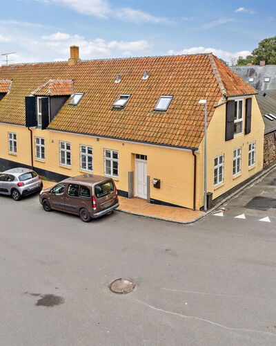 Vivina - 200M from the Sea