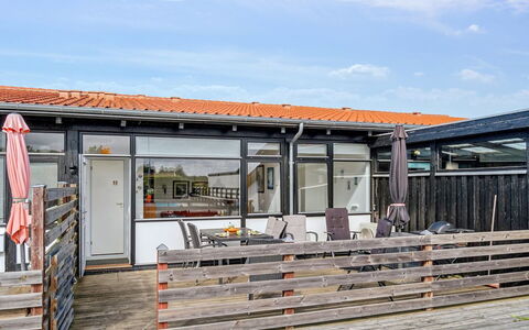 Effy - 300M from the Sea: Hus, Hjem, Dør, Tag, Sommerhus, Estate, Have, Skygge, Sidespor, Gård