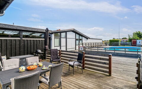 Effy - 300M from the Sea: Hus, Hjem, Dør, Tag, Sommerhus, Estate, Have, Skygge, Sidespor, Gård