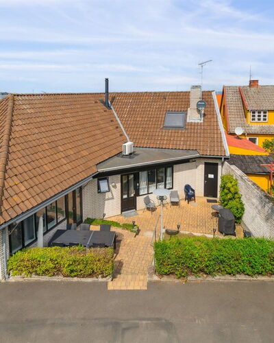 Ginie - 70M from the Sea