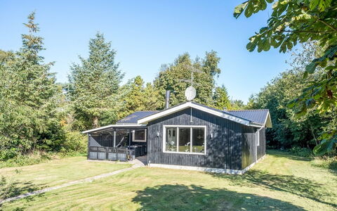 Dali - 200M from the Sea: Hus, Sommerhus, Hjem, Tag, Estate, Garden Bygninger, Stuehus, Sidespor, Skur, Lawn