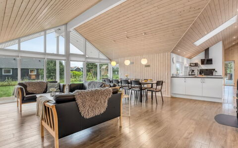 Imke - 1Km from the Sea: Træ, Loft, Hårdttræ, Planke, Bejdse, Sidespor, Trægulve, Tømmer, Dæk, Veranda
