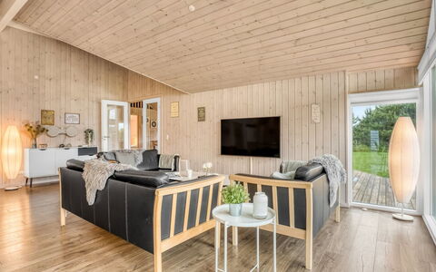 Imke - 1Km from the Sea: Træ, Gulvbelægning, Trægulve, Indretning, Loft, Etage, Hjem, Møbel, Hårdttræ, Stue