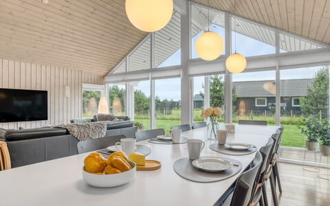 Imke - 1Km from the Sea: Loft, Veranda, Sidespor, Garden Bygninger, Skygge, Gård, Stuehus, Udendørs Struktur, Skur