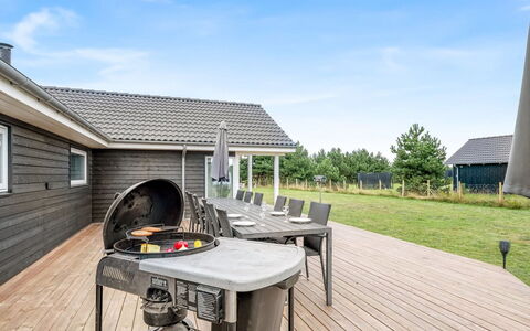 Imke - 1Km from the Sea: Tag, Hjem, Udendørs Møbler, Sommerhus, Dæk, Gårdhave, Stol, Skygge, Have, Gård