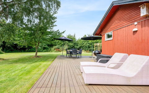 Vickie - 600M from the Sea: Træ, Hjem, Veranda, Dæk, Hårdttræ, Tag, Bejdse, Trægulve, Eco Hotel