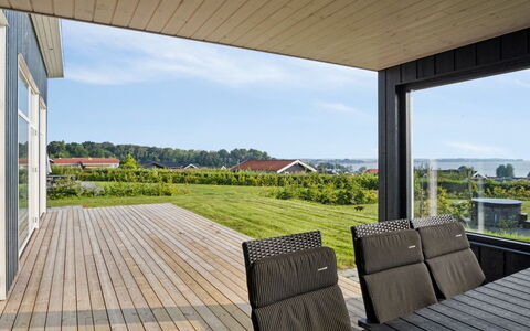 Alka - 500M from the Sea: Træ, Arkitektur, Land Lot, Tag, Hjem, Veranda, Kompositmateriale, Dæk, Sidespor, Planke