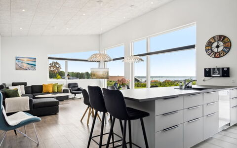 Alka - 500M from the Sea: Møbel, Indretning, Gulvbelægning, Etage, Køkken, Stol, Træ, Loft, Trægulve, Countertop