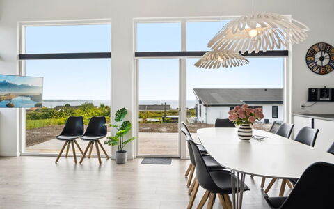 Alka - 500M from the Sea: Loft, Indretning, Lysarmatur, Lysekrone, Køkken & Spisebord, Stol, Trægulve, Naturmateriale, Spisestue, Design