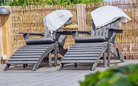 Erke - 800M from the Sea: Blå, Busk, Sommerhus, Bunddække, Have, Estate, Skygge, Landscaping, Stuehus, Eco Hotel