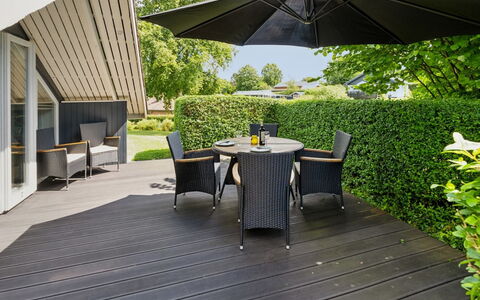 Erke - 800M from the Sea: Blå, Busk, Sommerhus, Bunddække, Have, Estate, Skygge, Landscaping, Stuehus, Eco Hotel