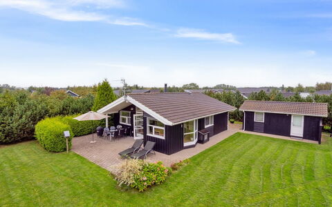 Eljena - 700M from the Sea: Tag, Hus, Hjem, Sommerhus, Dør, Sidespor, Dæk, Veranda, Planke, Hårdttræ