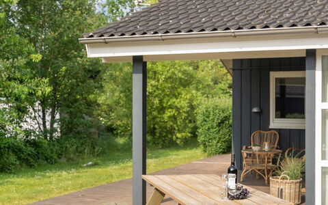 Anneli: Bygning, Hus, Vindue, Hjem, Tag, Boligområde, Busk, Sommerhus, Land Lot