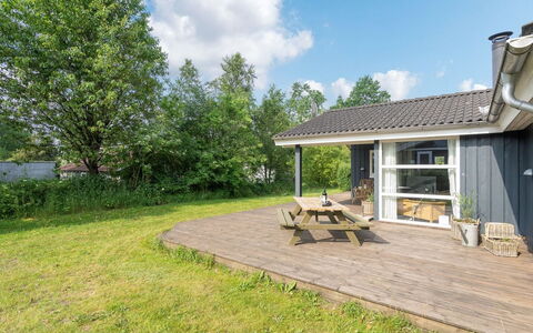 Anneli: Bygning, Hus, Vindue, Hjem, Tag, Boligområde, Busk, Sommerhus, Land Lot
