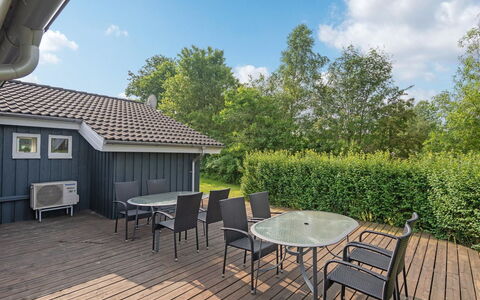 Anneli: Bygning, Hus, Vindue, Hjem, Tag, Boligområde, Busk, Sommerhus, Land Lot