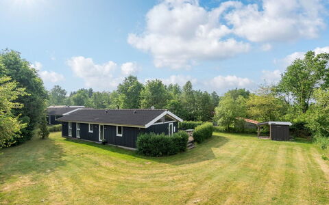 Anneli: Bygning, Hus, Vindue, Hjem, Tag, Boligområde, Busk, Sommerhus, Land Lot