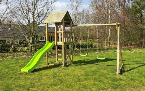 Anneli: Bygning, Hus, Vindue, Hjem, Tag, Boligområde, Busk, Sommerhus, Land Lot