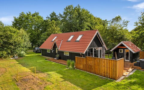Diderik - 30Km from the Sea: Tag, Hus, Hjem, Sommerhus, Dør, Sidespor, Dæk, Veranda, Planke, Hårdttræ