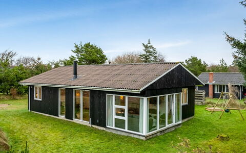 Pietari - 600M from the Sea: Tag, Hus, Hjem, Sommerhus, Dør, Sidespor, Dæk, Veranda, Planke, Hårdttræ