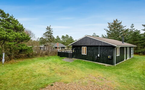 Pietari - 600M from the Sea: Tag, Hus, Hjem, Sommerhus, Dør, Sidespor, Dæk, Veranda, Planke, Hårdttræ