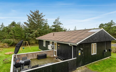 Pietari - 600M from the Sea: Tag, Hus, Hjem, Sommerhus, Dør, Sidespor, Dæk, Veranda, Planke, Hårdttræ