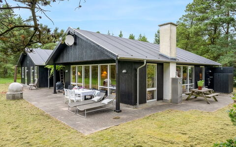 Trena - 1.2Km to the Fjord: Hus, Hjem, Sommerhus, Tag, Busk, Sidespor, Dør, Veranda, Estate, Bunddække