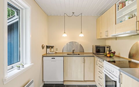 Ljiljana - 2Km from the Sea: Indretning, Gulvbelægning, Loft, Træ, Countertop, Sanitærarmatur, Køkken, Større Bandage, Etage, Køkken Apparat
