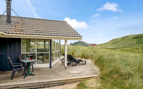 Nermin - 100M from the Sea: Møbel, Indretning, Gulvbelægning, Etage, Loft, Værelse, Stol, Bord, Lejlighed, Køkken & Spisebord