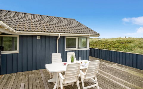 Nermin - 100M from the Sea: Møbel, Indretning, Gulvbelægning, Etage, Loft, Værelse, Stol, Bord, Lejlighed, Køkken & Spisebord
