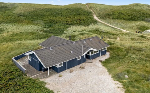 Nermin - 100M from the Sea: Møbel, Indretning, Gulvbelægning, Etage, Loft, Værelse, Stol, Bord, Lejlighed, Køkken & Spisebord