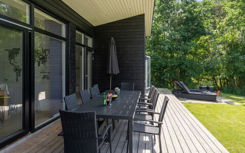 Gertraude - 800M from the Sea: Træ, Trægulve, Veranda, Hjem, Gulvbelægning, Hårdttræ, Dæk, Møbel, Skygge, Udendørs Møbler