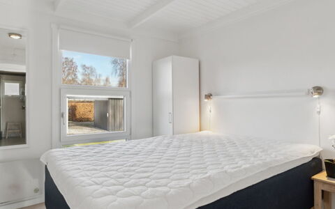 Soeren - 300M from the Sea: Soveværelse, Sengetøj, Seng, Sengetøj, Indretning, Etage, Sengetøj, Gulvbelægning, Loft, Bed Frame